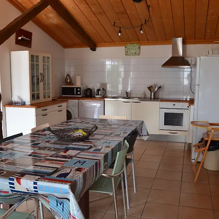 Au Passage Du Gois Bed & Breakfast 4*
