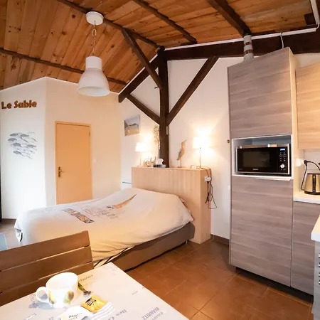 Au Passage Du Gois Bed & Breakfast 4*