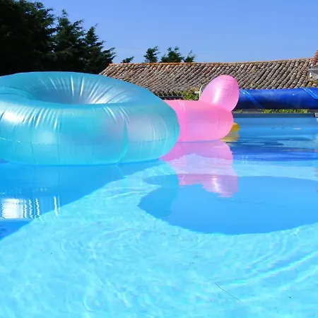 Au Passage Du Gois Bed & Breakfast 4*